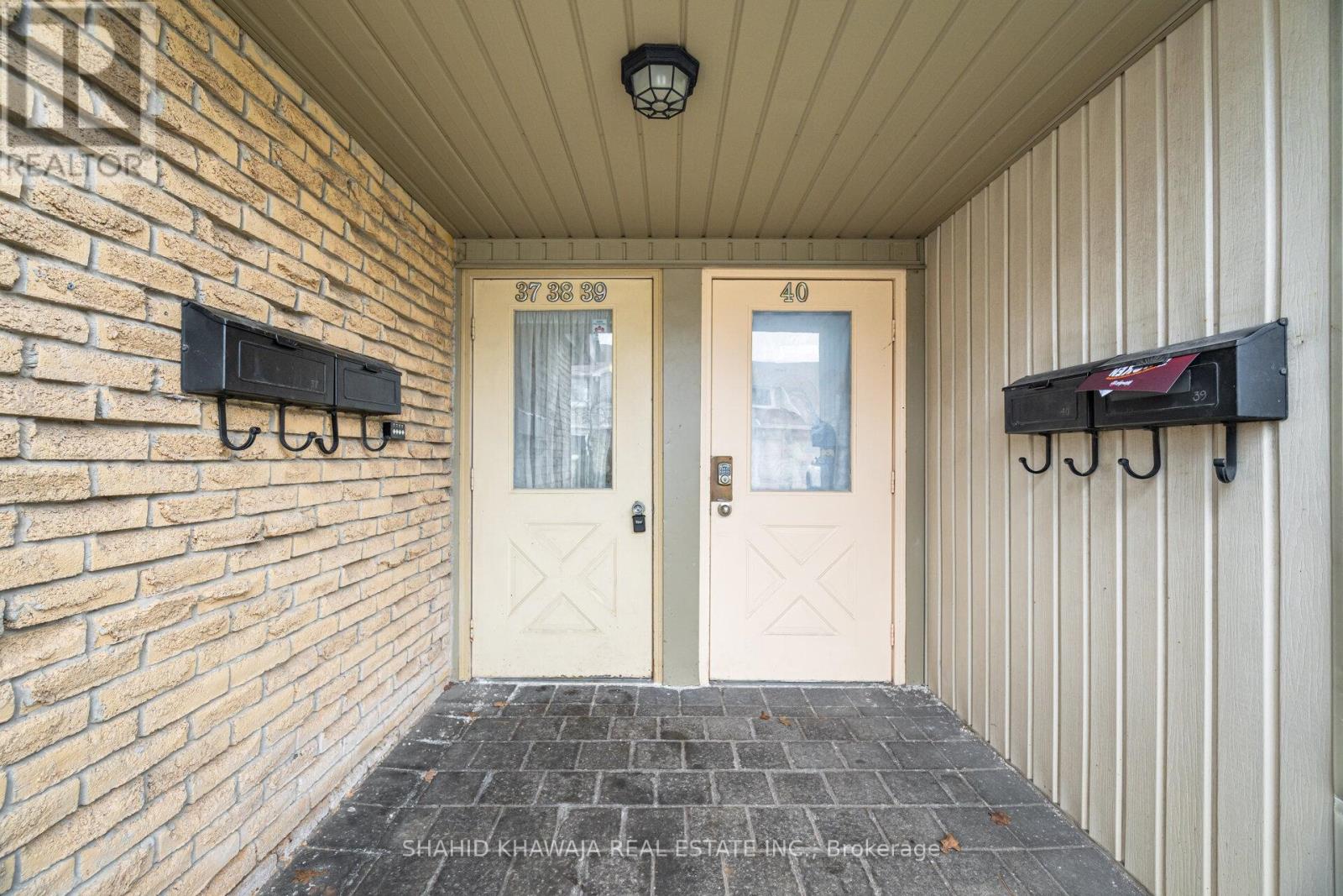 Row / Townhouse for Sale in 37 - 6777 FORMENTERA AVENUE|Mississauga (Meadowvale), Ontario L5N2M3 4