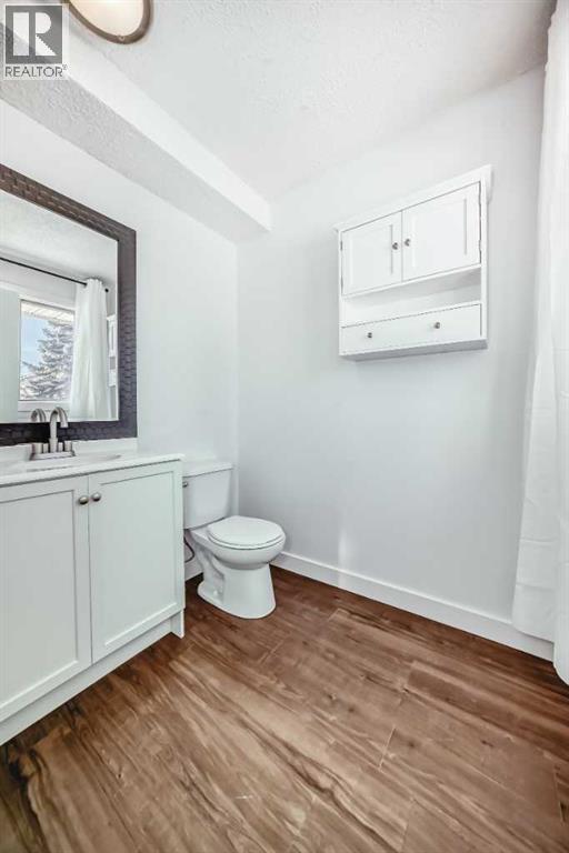 House for Sale in 60 Erin Mount Crescent SE|Calgary, Alberta T2B2S3 3