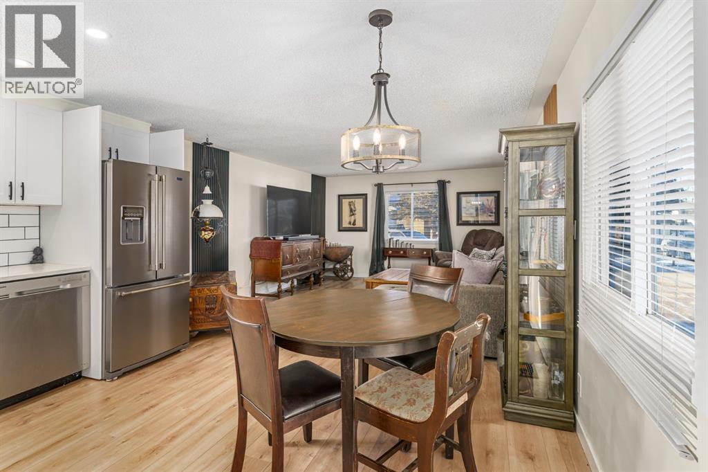 Mobile Home for Sale in 127, 3223 83 Street NW|Calgary, Alberta T3B5P4 2