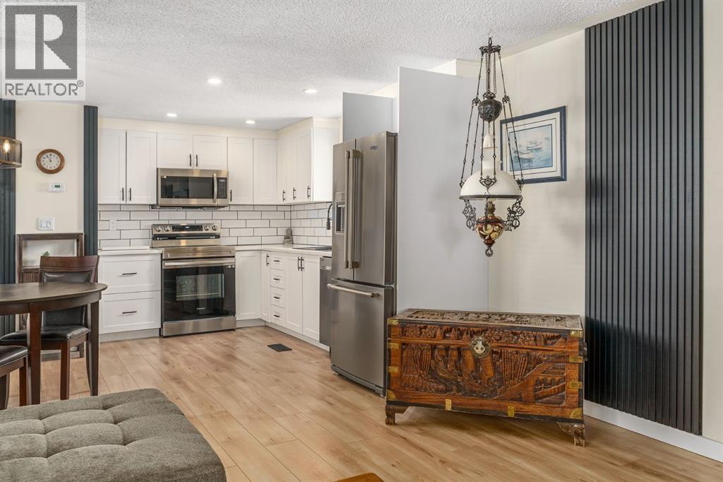 Mobile Home for Sale in 127, 3223 83 Street NW|Calgary, Alberta T3B5P4 3