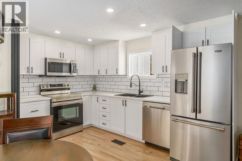 Mobile Home for Sale in 127, 3223 83 Street NW|Calgary, Alberta T3B5P4 4