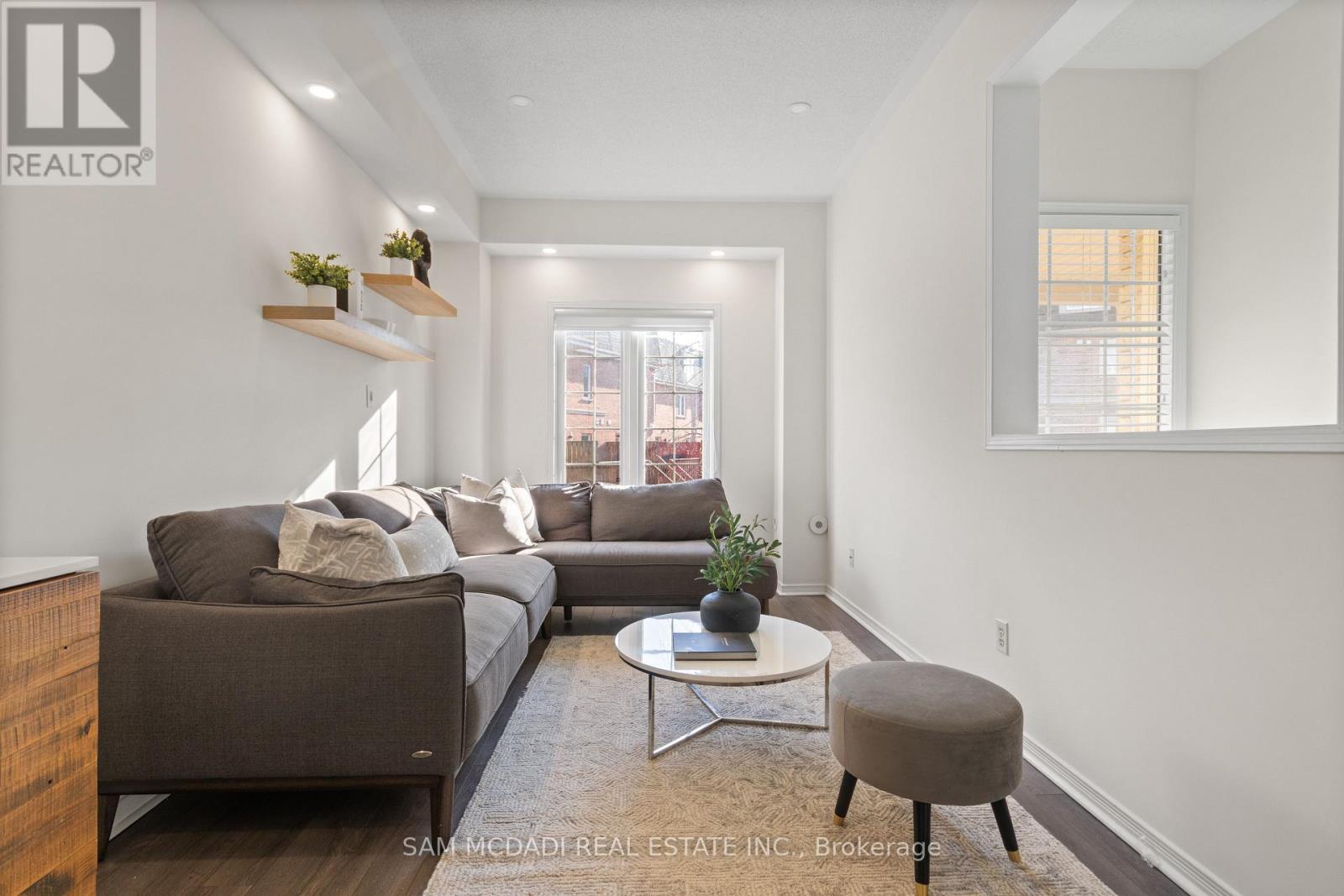 Row / Townhouse for Sale in 11 - 435 HENSALL CIRCLE|Mississauga (Cooksville), Ontario L5A4P1 5