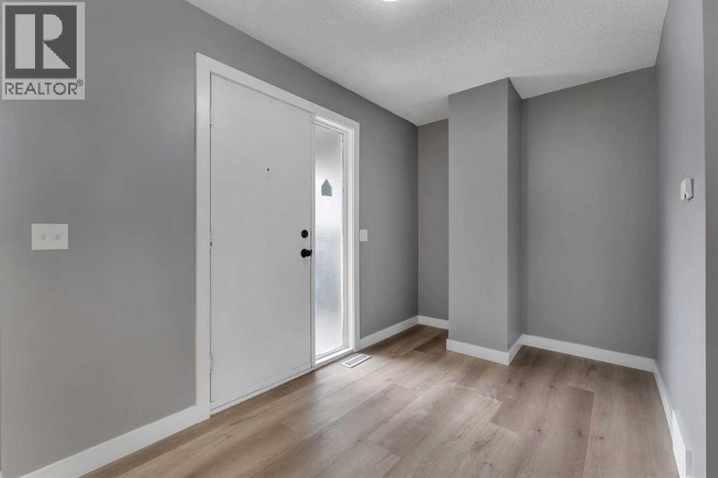 Row / Townhouse for Sale in 104, 7172 Coach Hill Road SW|Calgary, Alberta T3H1C8 4