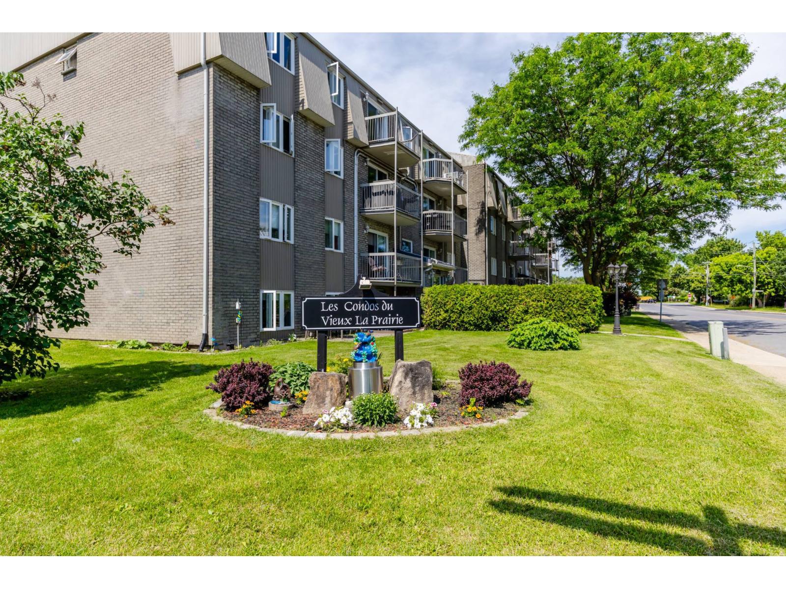 120 Rue St-Henri, #103, La Prairie, Quebec J5R2S1
