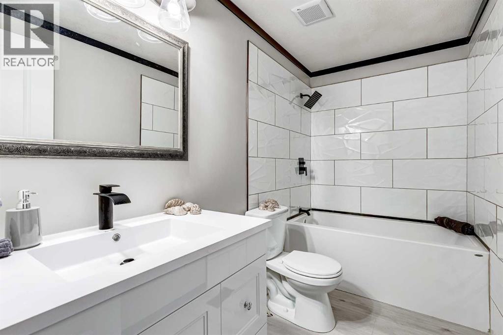 Mobile Home for Sale in 56, 6220 17 Avenue SE|Calgary, Alberta T2A0W6 3