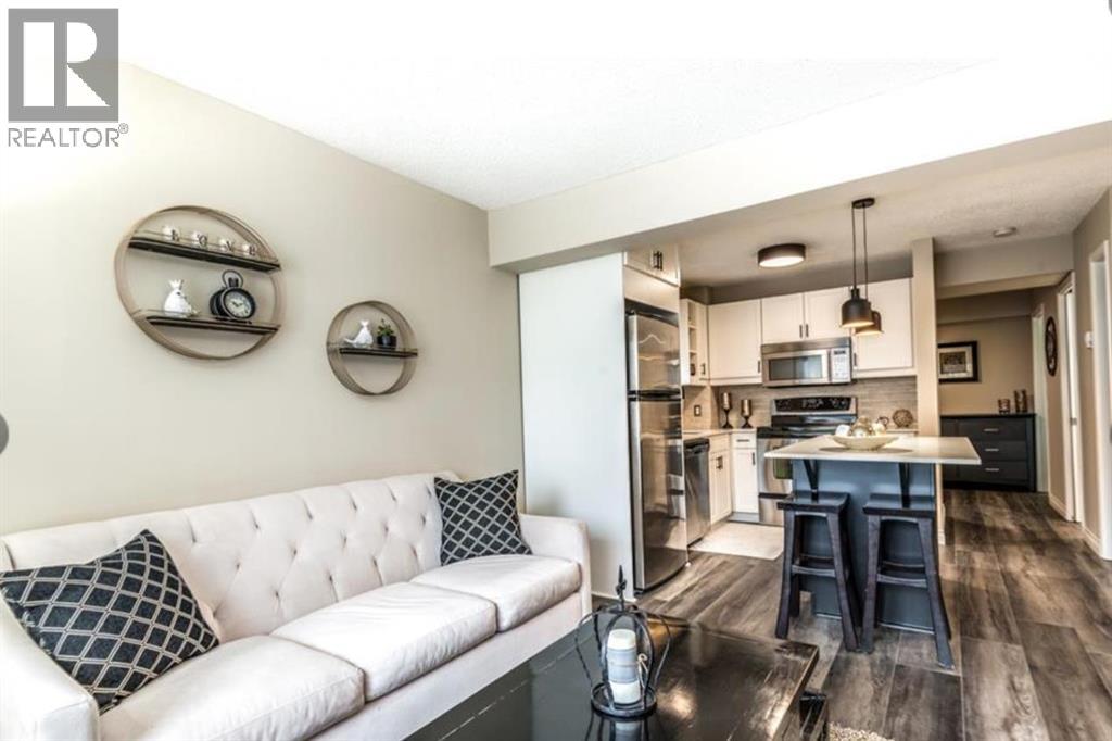 Apartment for Sale in 301, 1717 12 Street SW|Calgary, Alberta T2T3N1 4