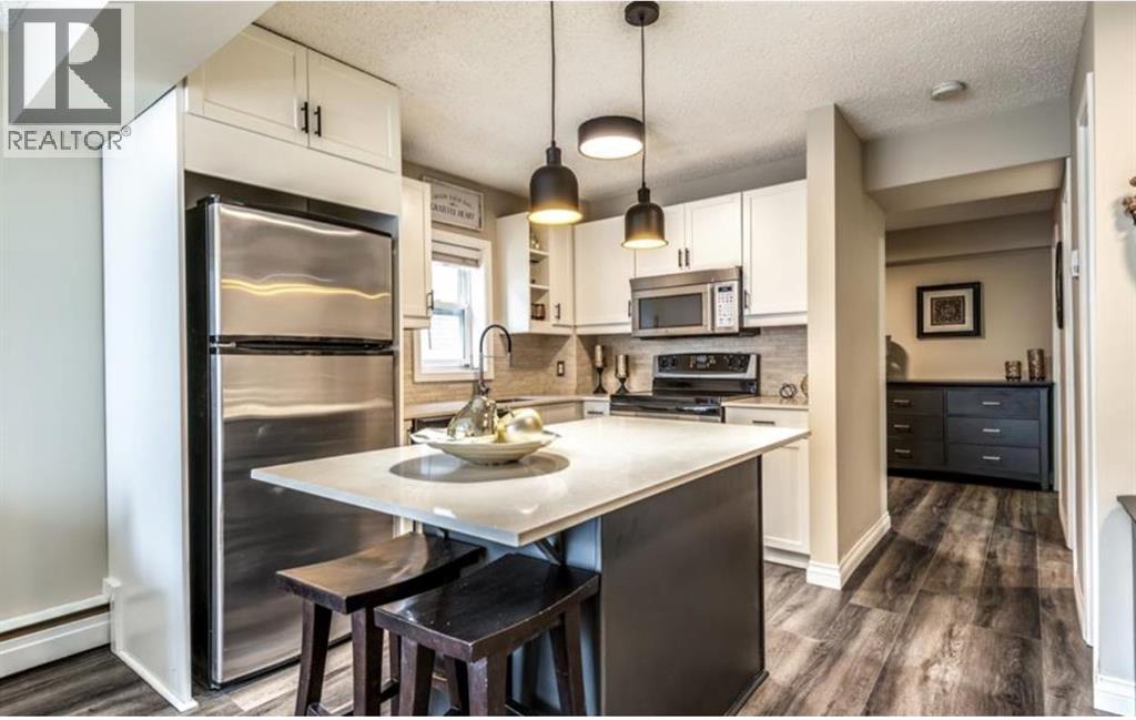 Apartment for Sale in 301, 1717 12 Street SW|Calgary, Alberta T2T3N1 2