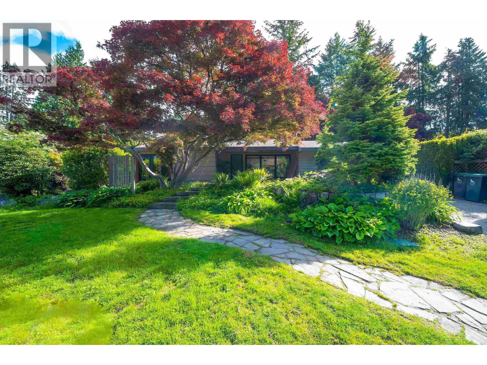 なこみ様 For sale: 4096 SUNSET BOULEVARD, North Vancouver, British Columbia