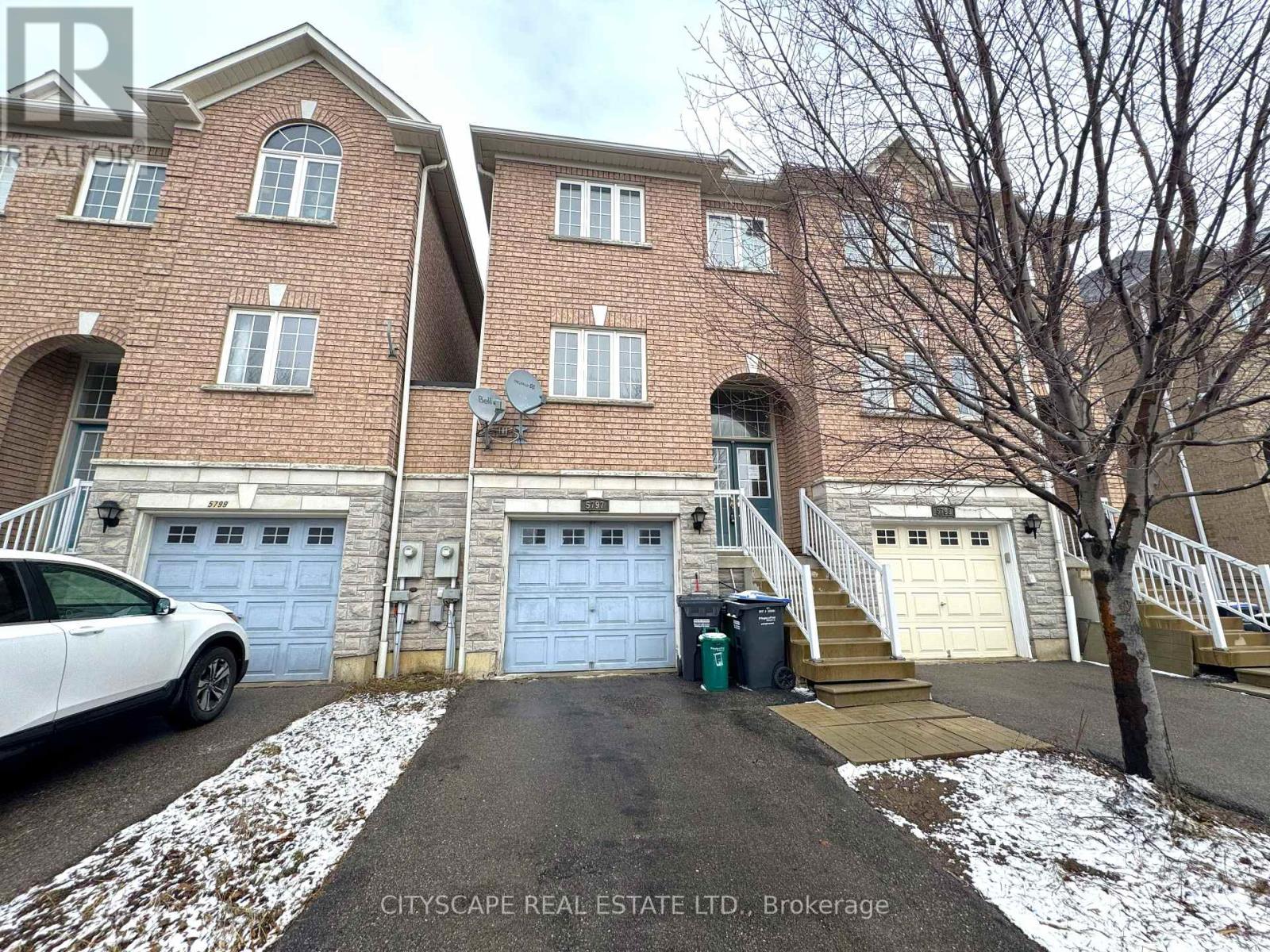 Row / Townhouse for Sale in 5797 TIZ STREET|Mississauga (Hurontario), Ontario L5R0B4 2