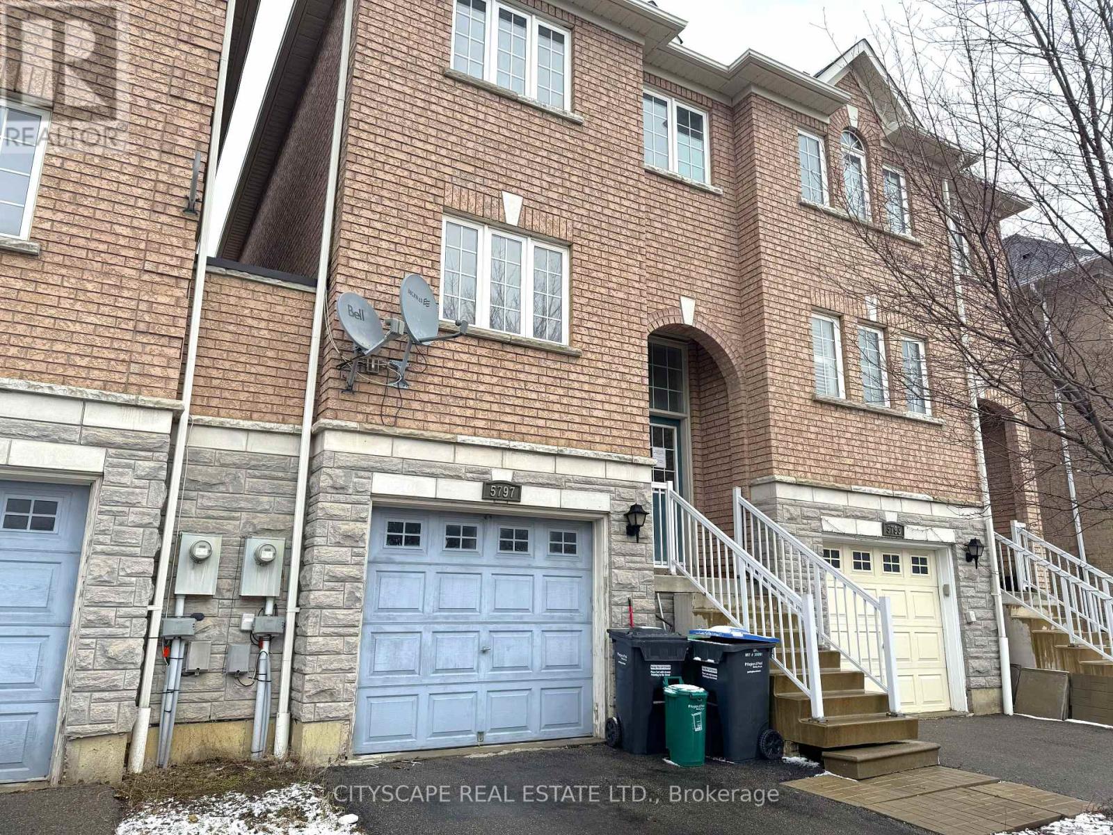 Row / Townhouse for Sale in 5797 TIZ STREET|Mississauga (Hurontario), Ontario L5R0B4 3