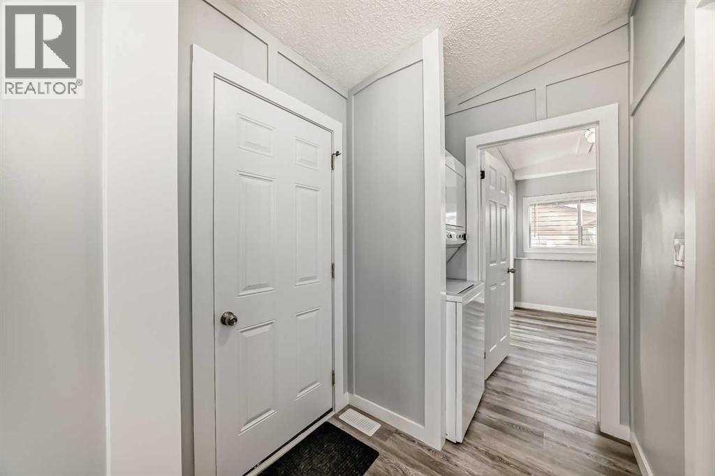 Mobile Home for Sale in 27, 2106 50 Street SE|Calgary, Alberta T2B1M7 4