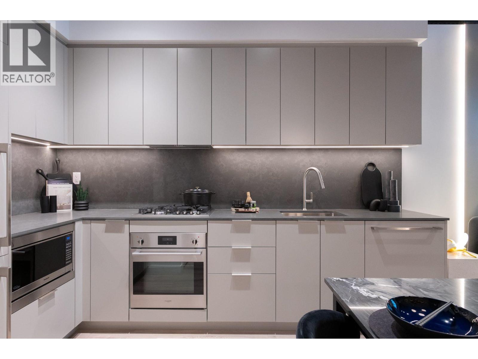 2010 4538 DAWSON STREET|Burnaby, British Columbia V5C4C1
