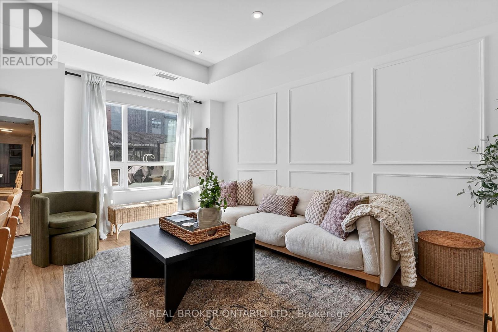 Row / Townhouse for Sale in 9 - 1238 CAWTHRA ROAD|Mississauga (Mineola), Ontario L5G4K7 3