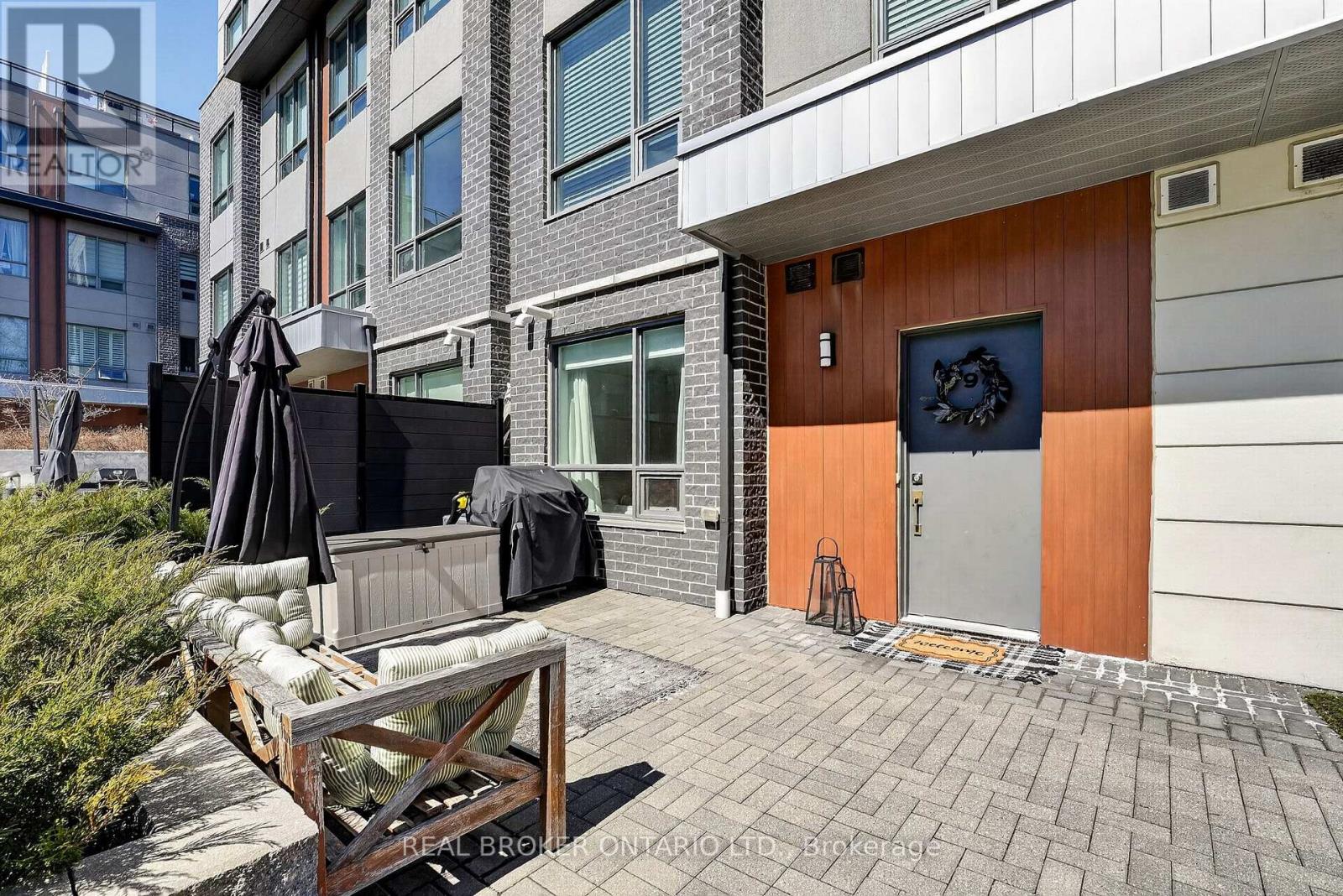 Row / Townhouse for Sale in 9 - 1238 CAWTHRA ROAD|Mississauga (Mineola), Ontario L5G4K7 4