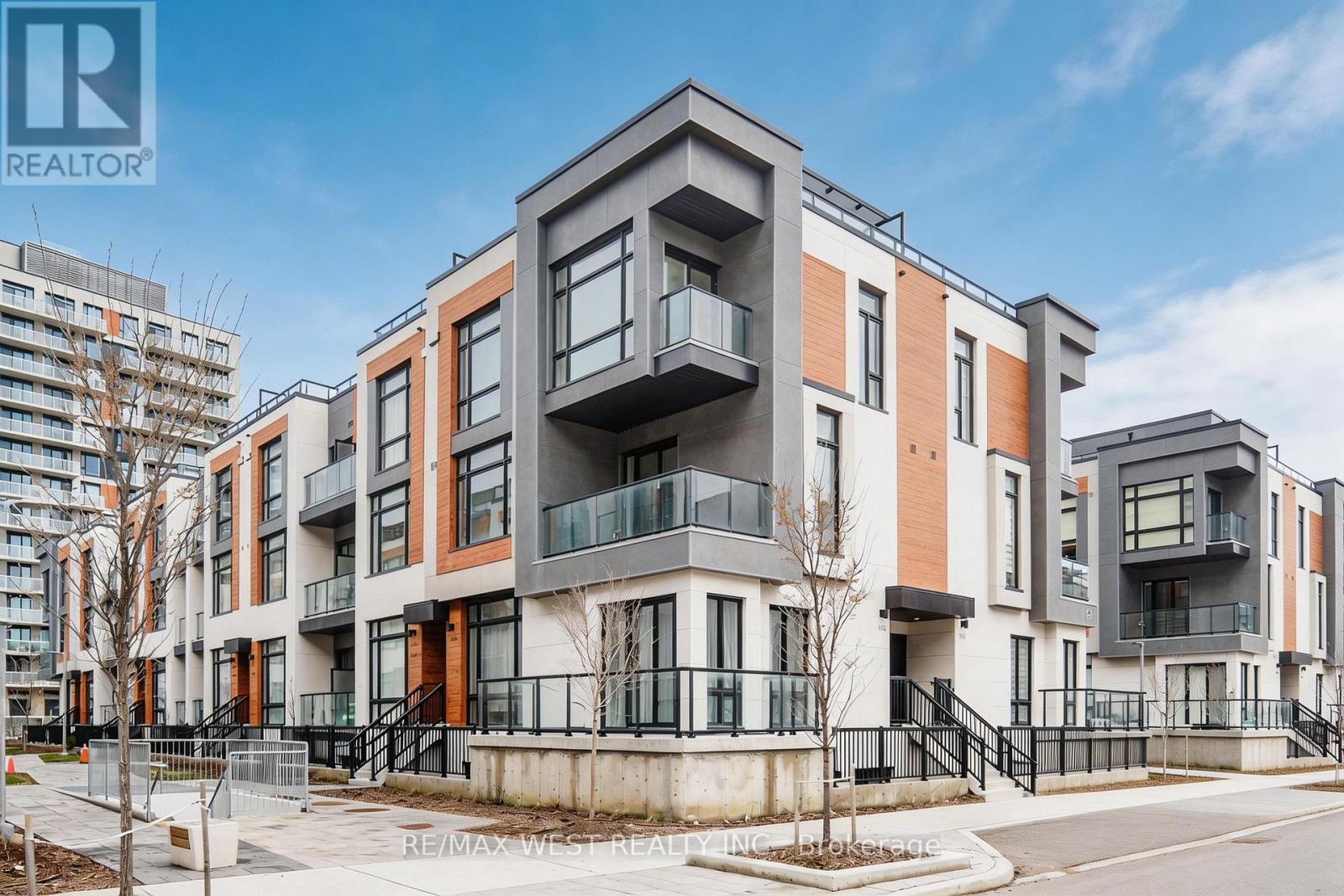 For sale: 1103 - 12 DAVID EYER ROAD, Richmond Hill, Ontario L4S0N3