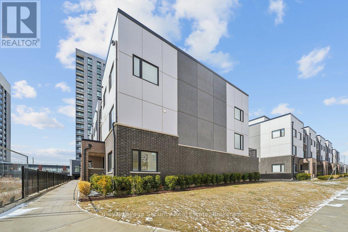 Row / Townhouse for Sale in 24 - 348 WHEAT BOOM DRIVE S|Oakville (JM Joshua Meadows), Ontario L6H3V6 2