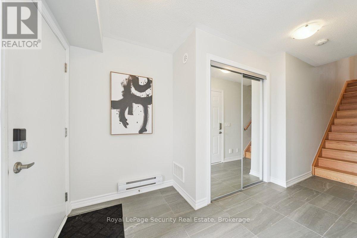 Row / Townhouse for Sale in 24 - 348 WHEAT BOOM DRIVE S|Oakville (JM Joshua Meadows), Ontario L6H3V6 4
