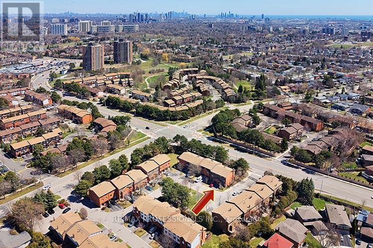 Row / Townhouse for Sale in 34 - 4230 FIELDGATE DRIVE|Mississauga (Rathwood), Ontario L4W2M5 2