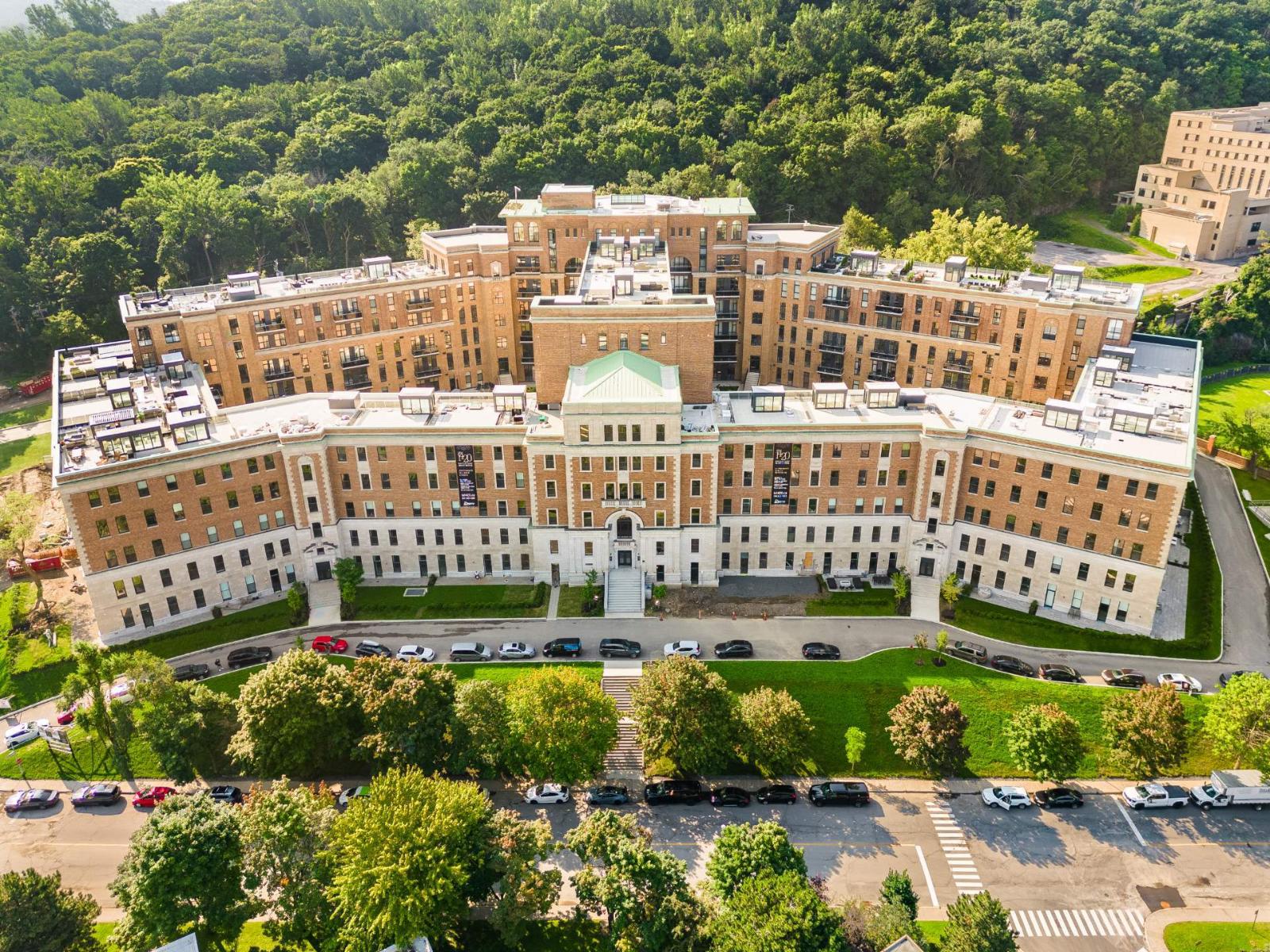 1420 Boul. Mont-Royal, #460, Montréal (Outremont), Quebec H2V4P3