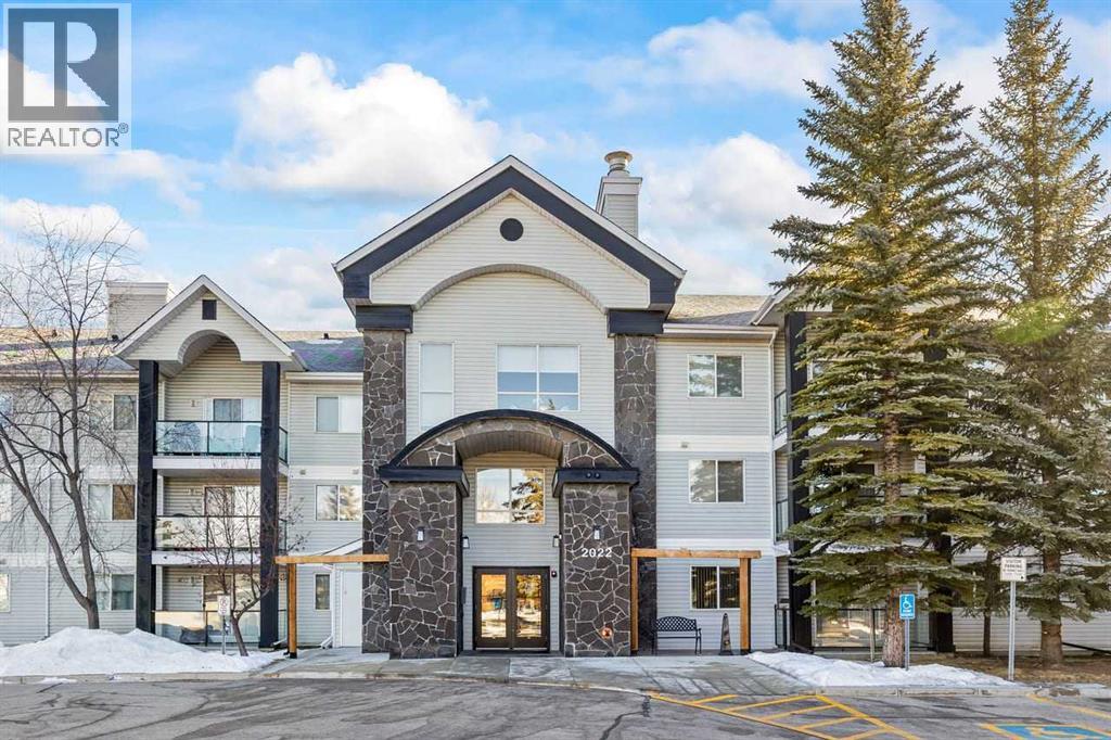 Apartment for Sale in 304, 2022 Canyon Meadows Drive SE|Calgary, Alberta T2J7H1