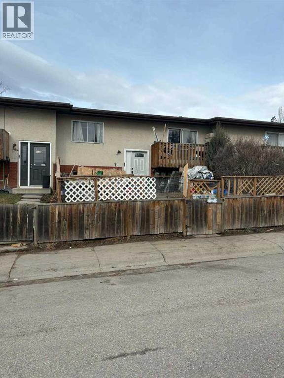 Row / Townhouse for Sale in 716B Raynard Crescent SE|Calgary, Alberta T2A1X7 2