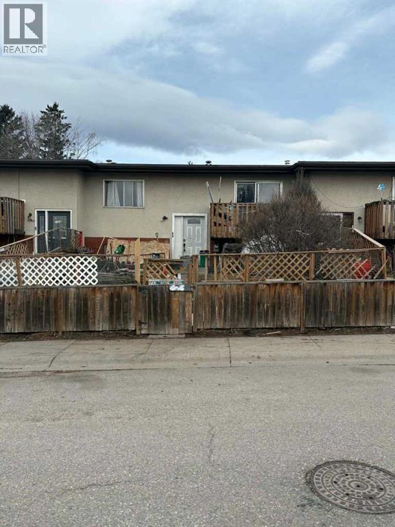 Row / Townhouse for Sale in 716B Raynard Crescent SE|Calgary, Alberta T2A1X7 3