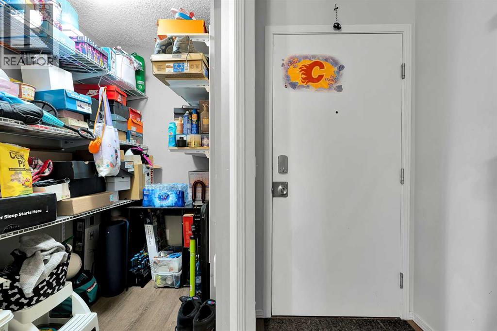 Apartment for Sale in 402, 5500 Somervale Court SW|Calgary, Alberta T2Y4L9 3