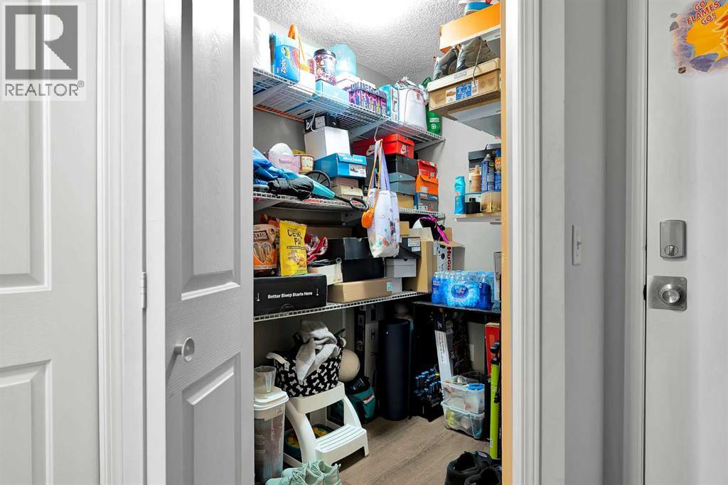 Apartment for Sale in 402, 5500 Somervale Court SW|Calgary, Alberta T2Y4L9 4