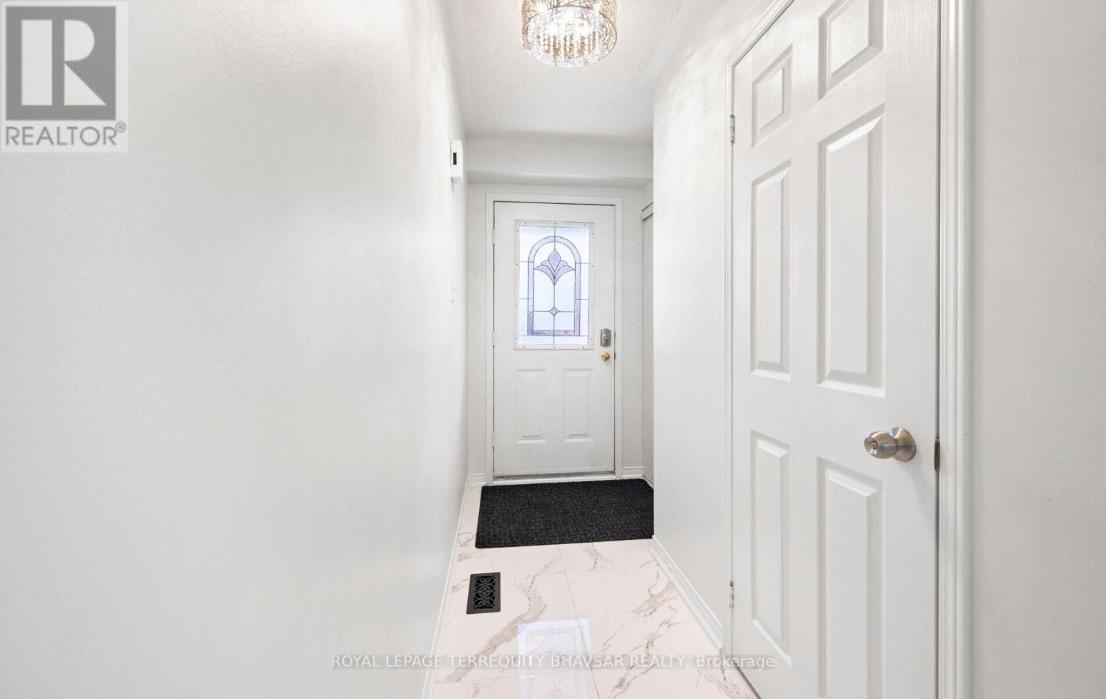 Row / Townhouse for Sale in 48 - 6830 MEADOWVALE TOWN CENTRE CIRCLE|Mississauga (Meadowvale), Ontario L5N7T5 4