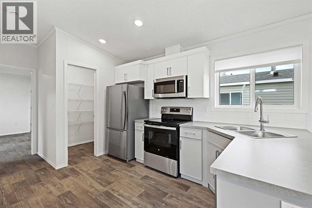 Mobile Home for Sale in 5, 6220 17 Avenue SE|Calgary, Alberta T2A0W6 4