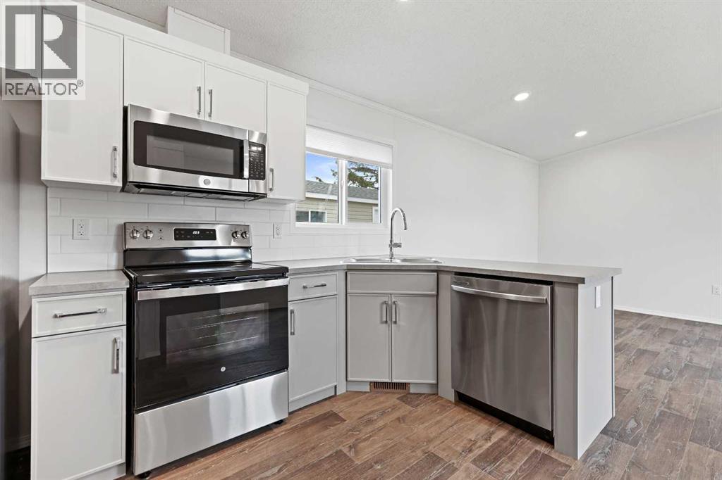 Mobile Home for Sale in 5, 6220 17 Avenue SE|Calgary, Alberta T2A0W6 3