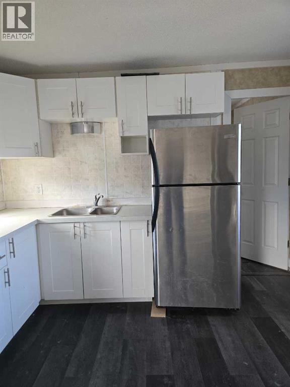 Mobile Home for Sale in 142, 6220 17 Avenue SE|Calgary, Alberta T2A0W6 3