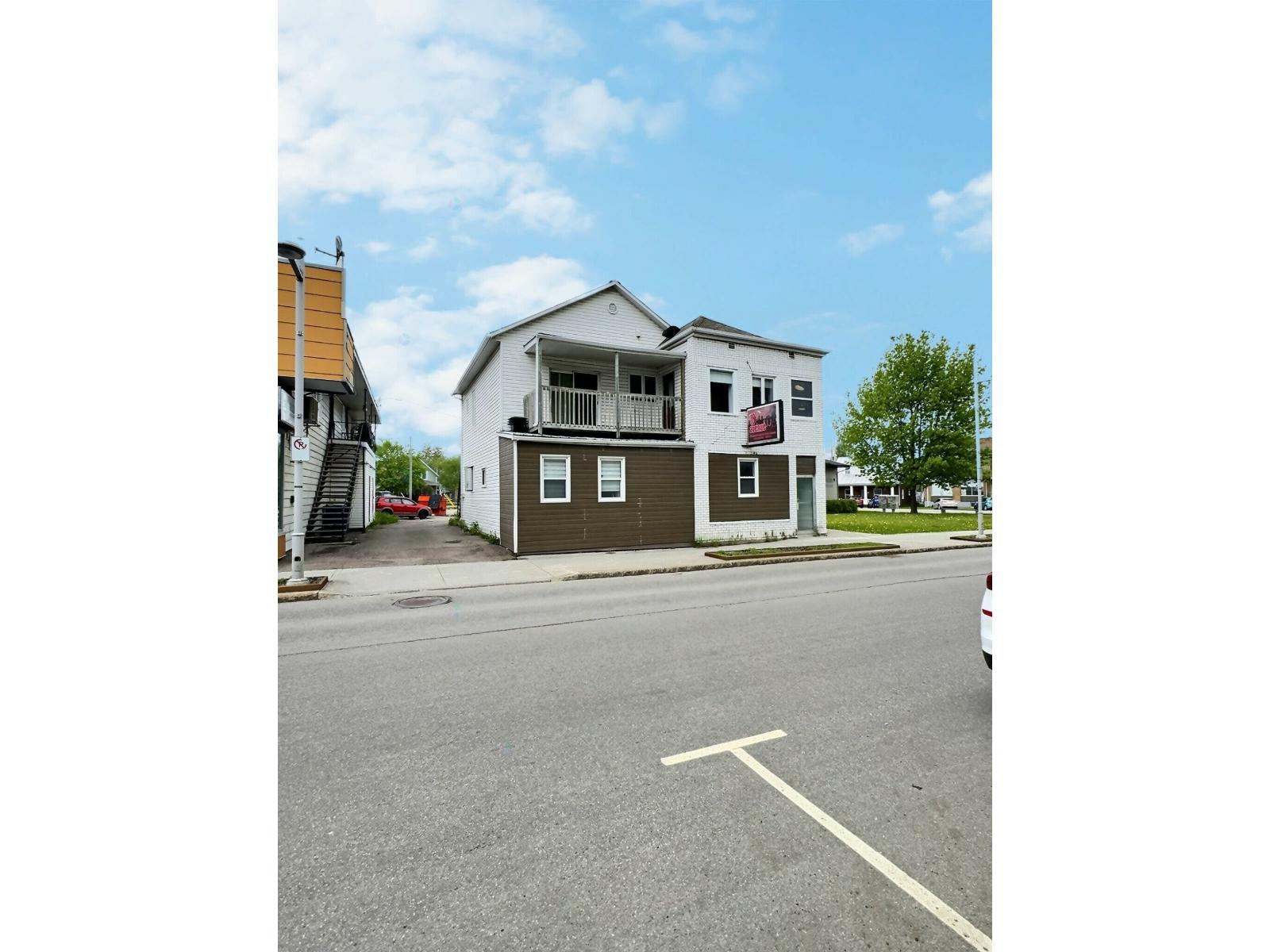 2022-2026 Rue Ste-Famille, Saguenay (Jonquière), Quebec G7X4X3