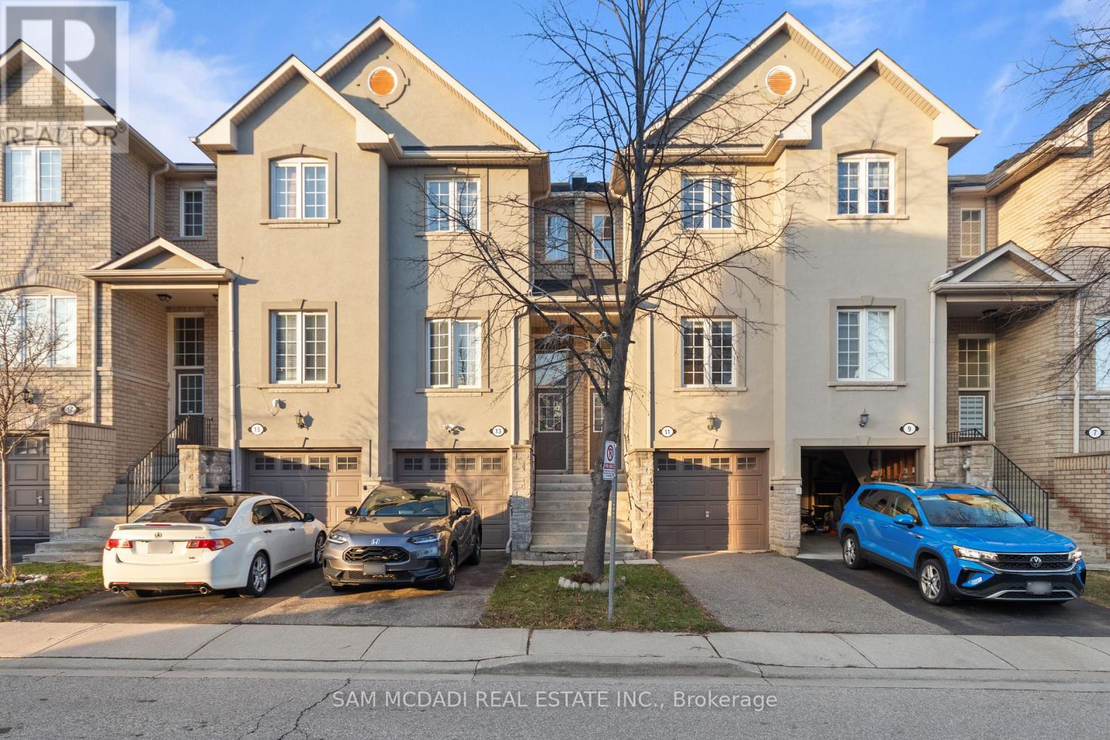 Row / Townhouse for Sale in 11 - 435 HENSALL CIRCLE|Mississauga (Cooksville), Ontario L5A4P1 2