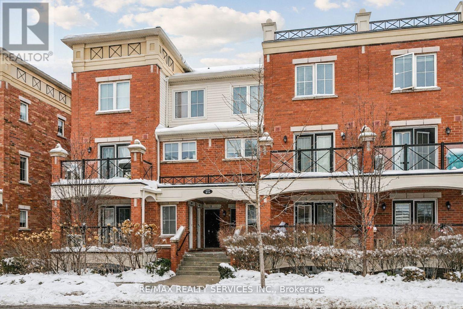 Row / Townhouse for Sale in 22 - 2504 POST ROAD|Oakville (RO River Oaks), Ontario L6H0G6 2