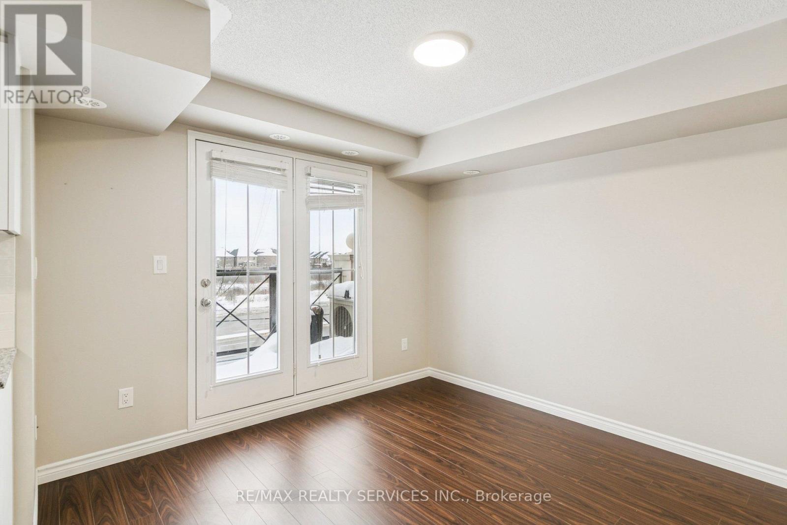 Row / Townhouse for Sale in 22 - 2504 POST ROAD|Oakville (RO River Oaks), Ontario L6H0G6 5