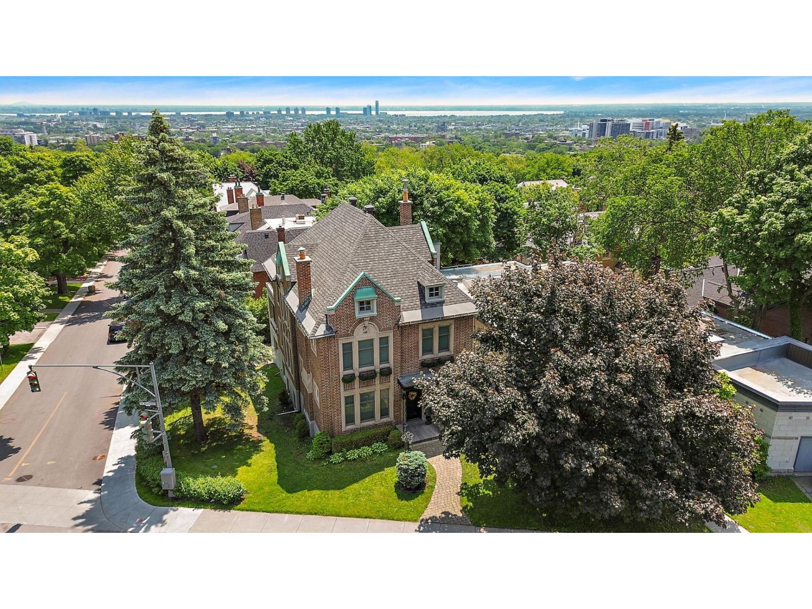 おすん For sale: 3714 Boul. The Boulevard, Westmount, Quebec H3Y1T4