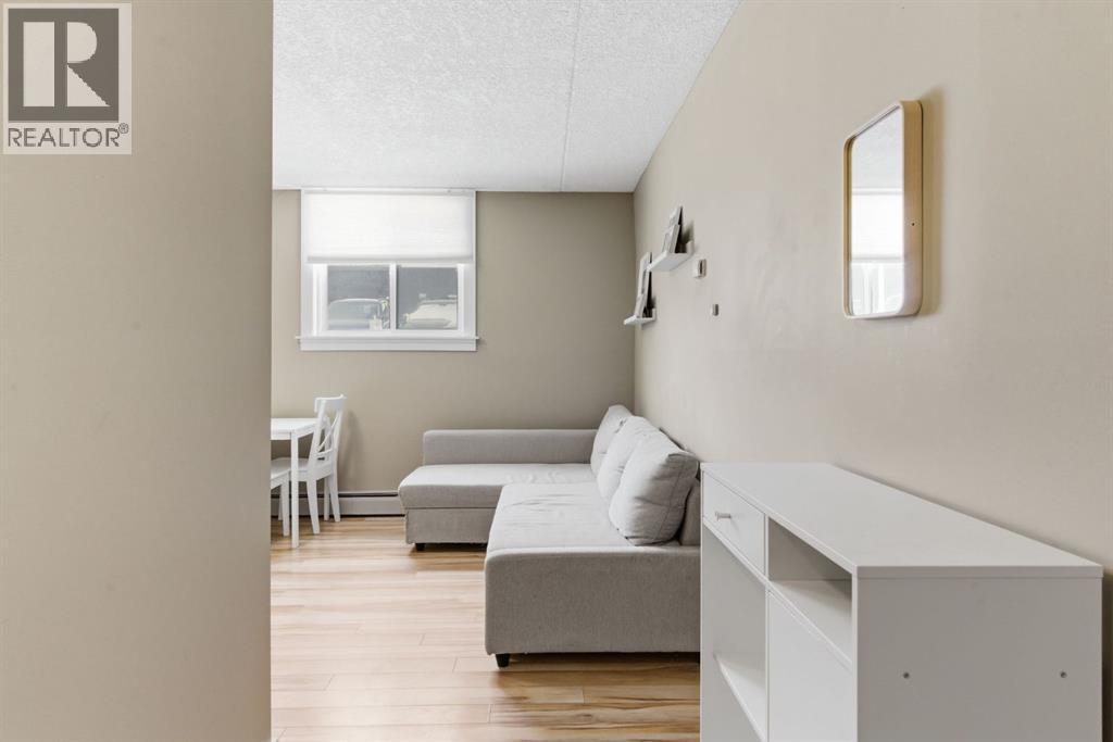 Apartment for Sale in 103, 315 9A Street NW|Calgary, Alberta T2N1T7 5