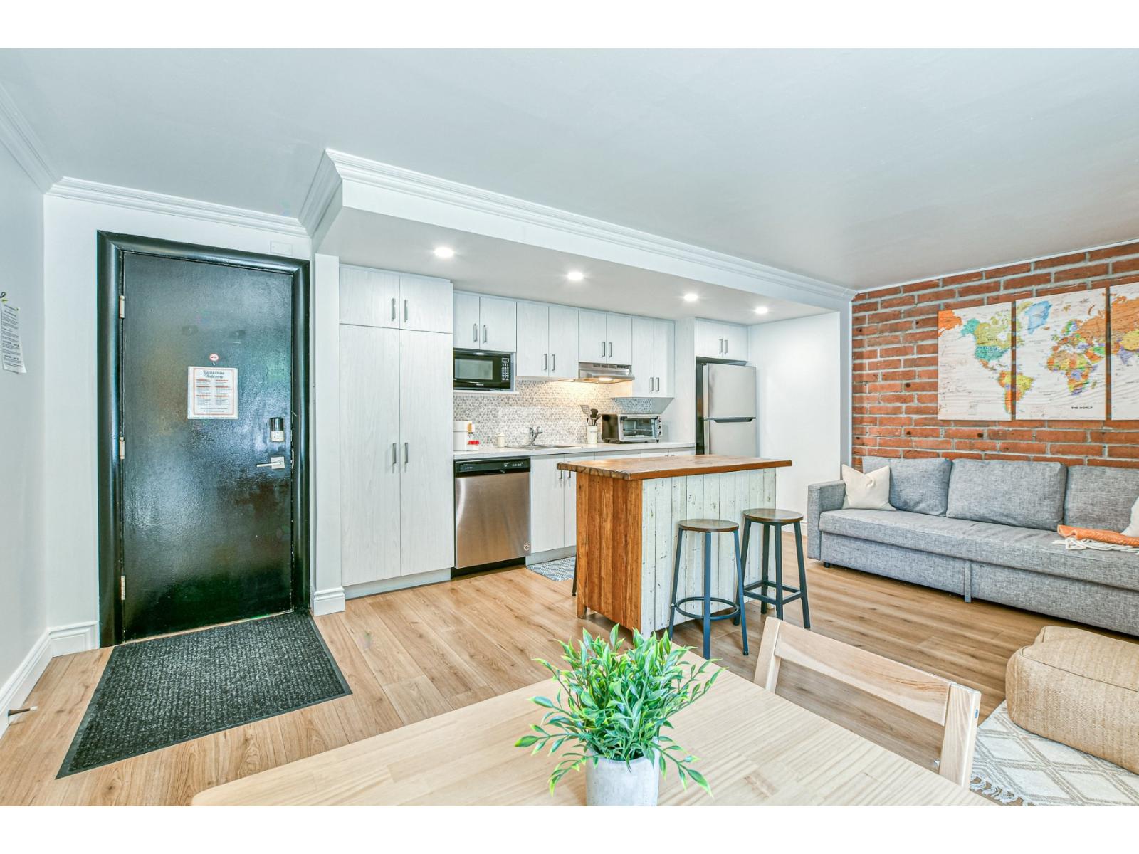 3080 Boul. de Ste-Adèle, #102, Sainte-Adèle, Quebec J8B2N5