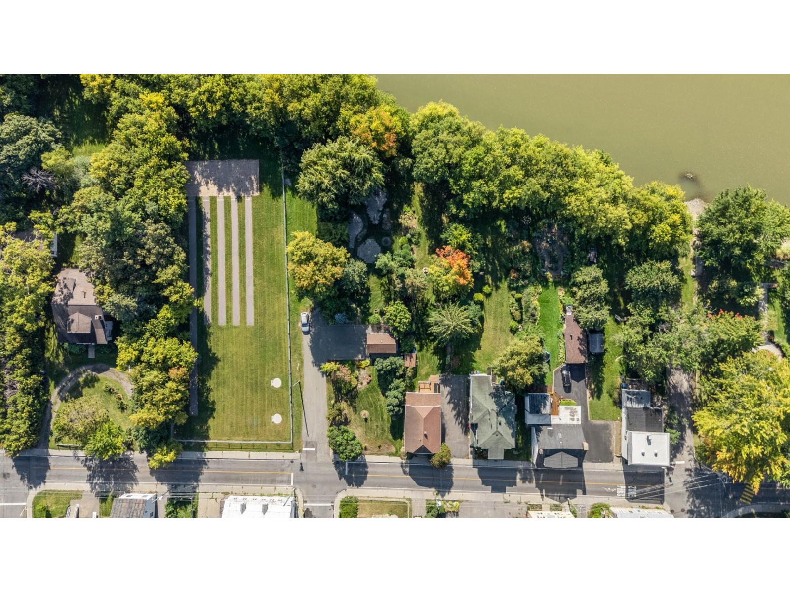 314 Rue St-Étienne, L'Assomption, Quebec J5W1X9