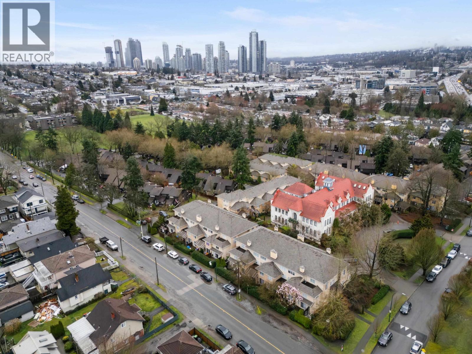 15 3428 ADANAC STREET|Vancouver, British Columbia V5K5H5