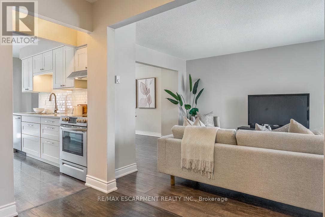 Row / Townhouse for Sale in 56 - 6780 FORMENTERA AVENUE|Mississauga (Meadowvale), Ontario L5N2L1 4