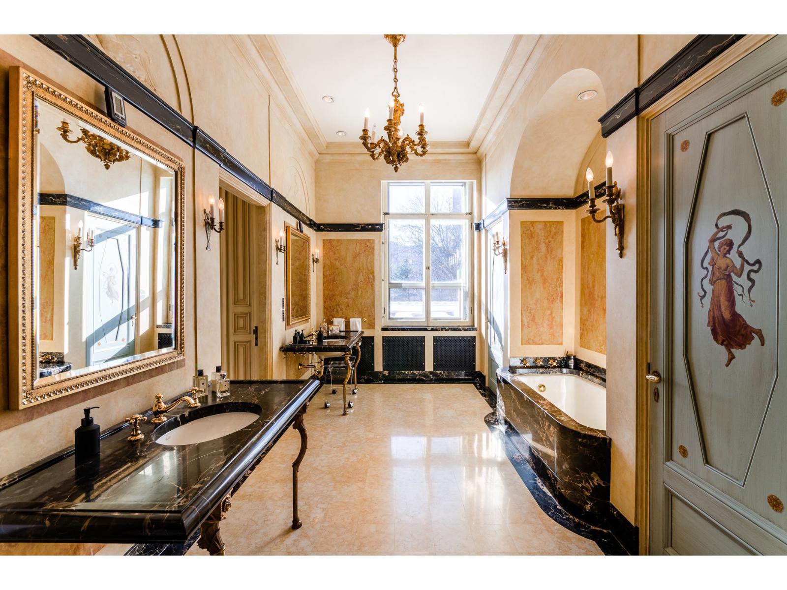 For sale: 1475 Av. des Pins O., Montréal (Ville-Marie), Quebec H3G1B3 ...