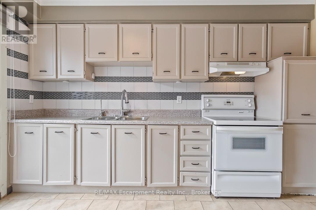 Row / Townhouse for Sale in 25 - 750 BURNHAMTHORPE ROAD E|Mississauga (Applewood), Ontario L4Y2X3 3