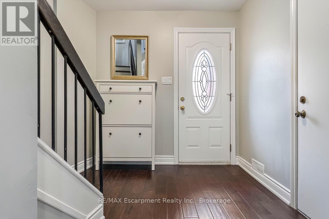 Row / Townhouse for Sale in 65 - 1080 WALDEN CIRCLE|Mississauga (Clarkson), Ontario L5J4J9 3