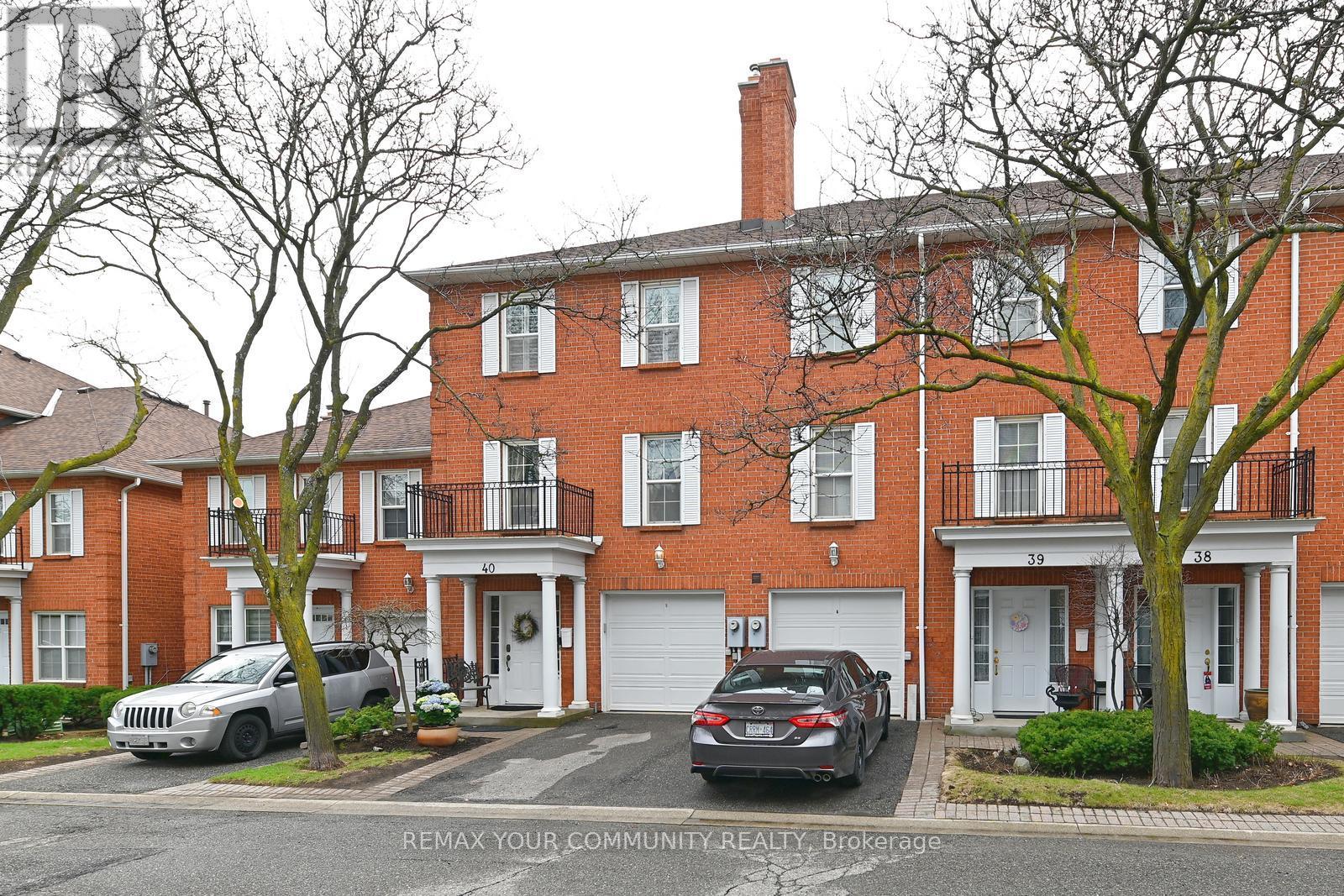 Row / Townhouse for Sale in 40 - 40 STORNWOOD COURT NE|Brampton (Fletcher's Creek South), Ontario L6W4H5 3