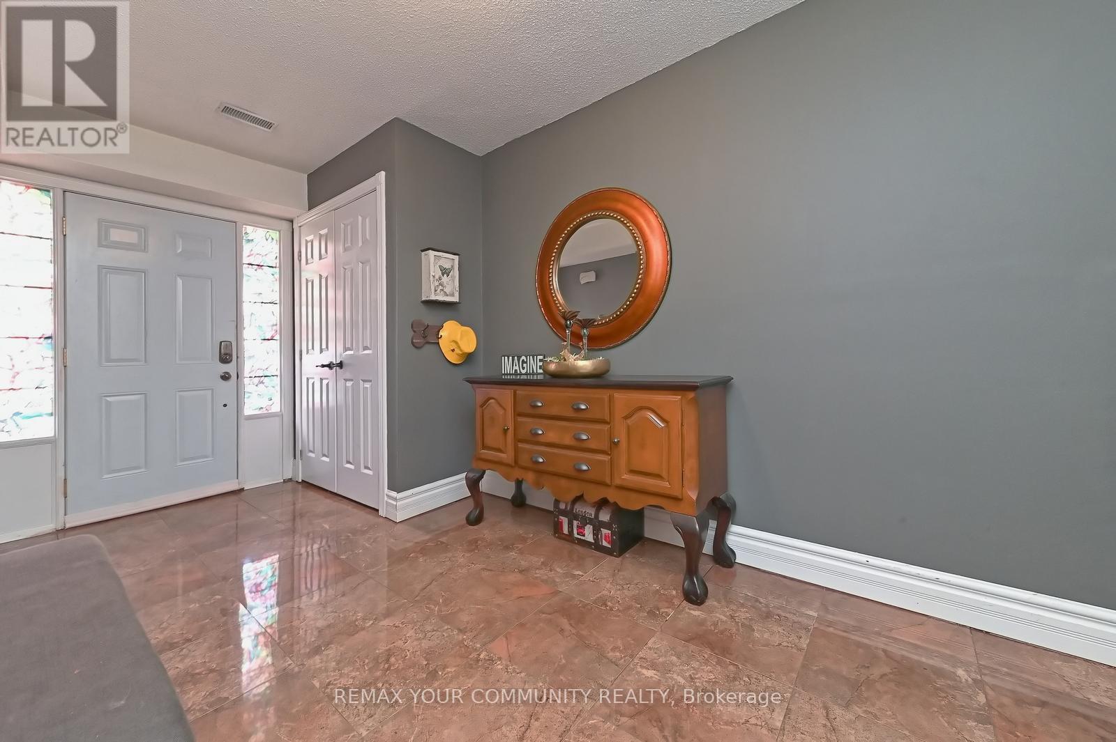 Row / Townhouse for Sale in 40 - 40 STORNWOOD COURT NE|Brampton (Fletcher's Creek South), Ontario L6W4H5 4