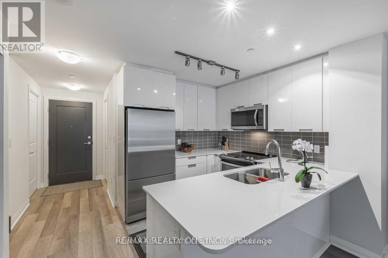 Row / Townhouse for Sale in 112 - 5025 FOUR SPRINGS AVENUE|Mississauga (Hurontario), Ontario L5R0G5 2