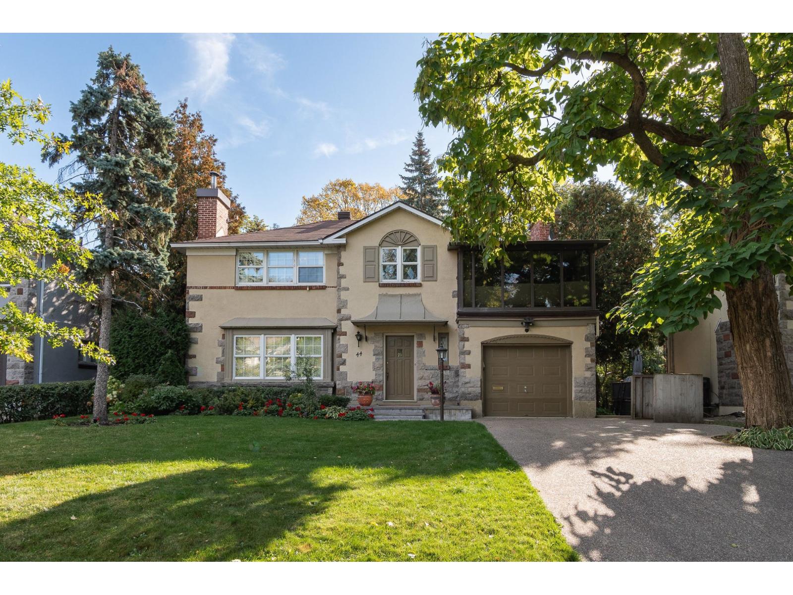 44 Av. Highfield, Mont-Royal, Quebec H1B3C2