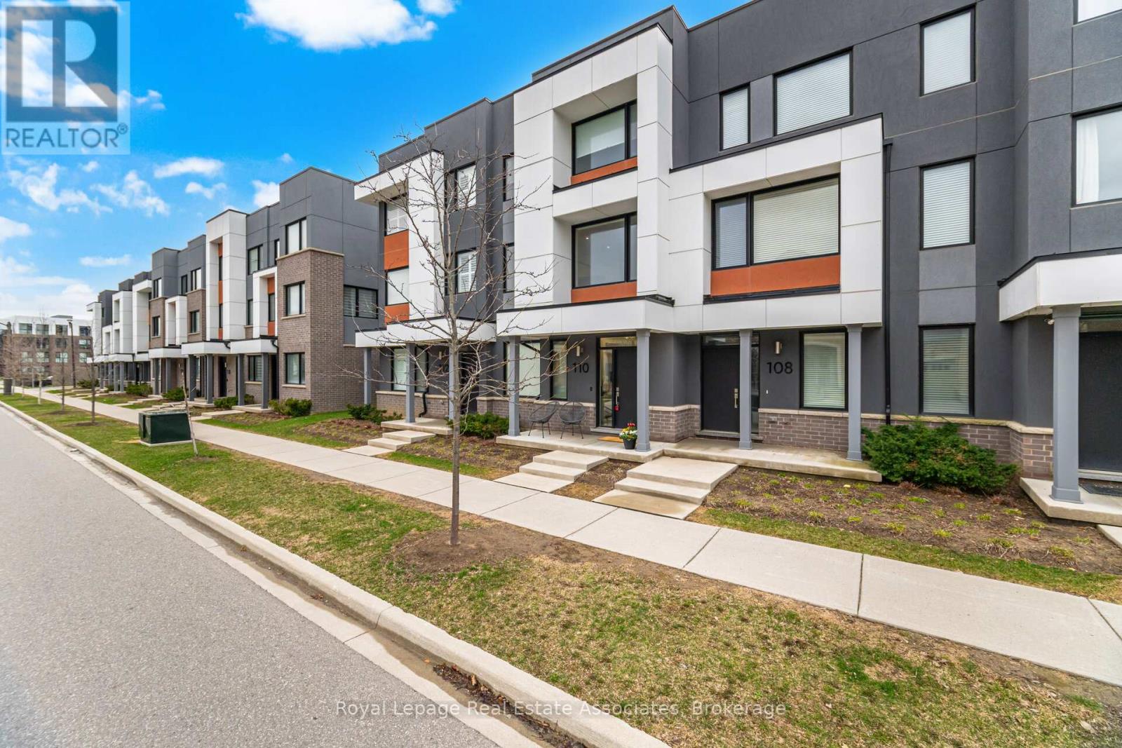 Row / Townhouse for Sale in 110 HUGUENOT ROAD|Oakville (GO Glenorchy), Ontario L6H0J6 3
